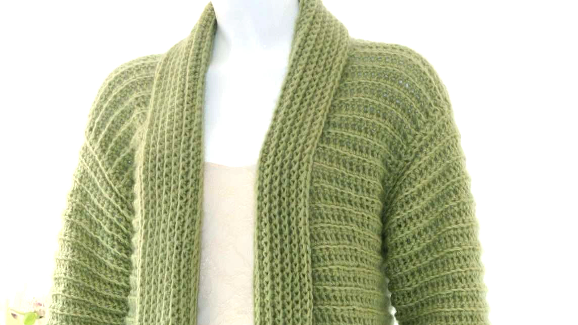 Cardigan crosetat manual; tutorial cu poze si explicatii
