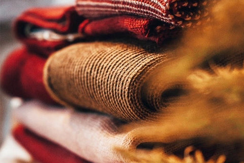 Descoperă avantajele hainelor tricotate din lână